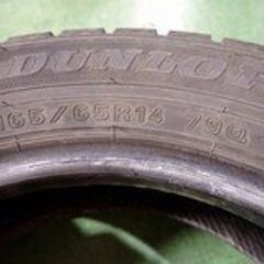 14日迄★管③14インチ★全国配達料込価格★ドタキャンNG★美品★計4本★新古スタッドレスタイヤ★165/65R14★ダンロップWINTER MAXX WM02★購入後、屋内保管1日目＊未装着（投稿、出品＝時点で）★互換性＝自己責任★質問NG★交渉OK＝引取時のみ★逆光撮影★お渡し予定日＝12月18日～19日（予定）★24時間対応★返品不可★お返事は可能な限り迅速にさせて頂きます。の画像