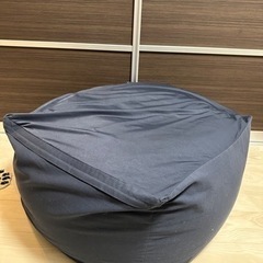 無印良品　クッション　ネイビーカバー付の画像