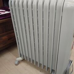 美品  デロンギ オイルヒーター 電気 ストーブ 羽無しタイプの画像