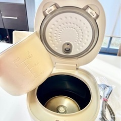 ヒロコーポレーション 4合炊き炊飯器 ホワイトカラー 様々な調理が可能♪の画像