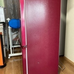 ☆AQUA 冷蔵庫  157L   珍しいワインレッド色　内部クリーニング済みの画像