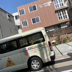スクールバスのバスドライバーの画像