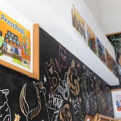 スクールバスのバスドライバーの画像