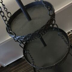 〇円形ディスプレイスタンド 4段スタンドシェルフ ラック ブラック 黒 インテリア 店舗 ショップ 飾り インテリア雑貨 中古(NF231212)515-54Wの画像