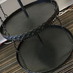 〇円形ディスプレイスタンド 4段スタンドシェルフ ラック ブラック 黒 インテリア 店舗 ショップ 飾り インテリア雑貨 中古(NF231212)515-54Wの画像