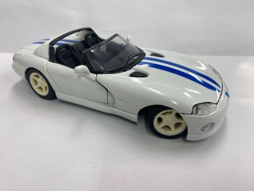 箱が無い分安く!! Maisto マイスト 1/24 scale ダッジ ヴァイパー ロードスター(管理番号：2900049）