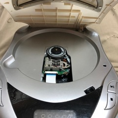 CDラジオとCDプレーヤーの画像