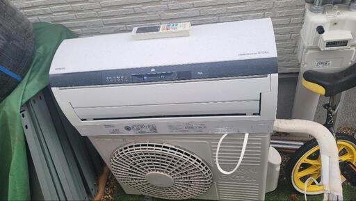 日立エアコン　RAS-JT40E2E3-W　２０１５年製造　主に14畳用　200V　中古稼働品