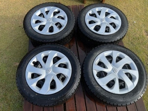 取引中。スタッドレスタイヤ4本。185/60R15。2021年製。シエンタ。