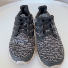 adidas18.5cmスニーカーの画像