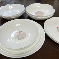 ヤマザキ皿(10枚まとめて) 、卵型調味料入れの画像