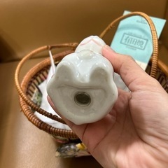 キッチン雑貨　カゴと陶器の調味料入れの画像