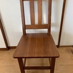 木材のダイニングチェアです。3台