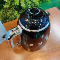 【愛品倶楽部柏店】SMEG 電気ミニケトル 容量0.8L KLF05 ブラックの画像