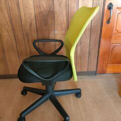 お揃いのPC、勉強チェアですの画像