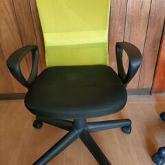 お揃いのPC、勉強チェアですの画像
