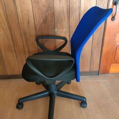 お揃いのPC、勉強チェアですの画像