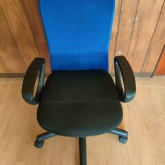 お揃いのPC、勉強チェアですの画像