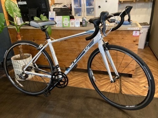 【GIANT Liv AVAIL4前後タイヤ・チューブ新品！】アルミフレーム　2×8速　700×28cロードバイク　ホワイト×ターコイズ