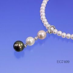 留め具はK14WGを採用しました。南洋黒蝶トップが煌めいています。