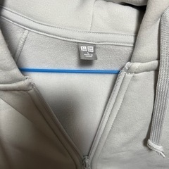 UNIQLO ジップパーカーの画像