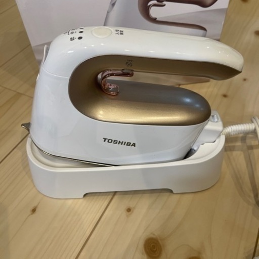 TOSHIBA  東芝コードレス衣類スチーマー