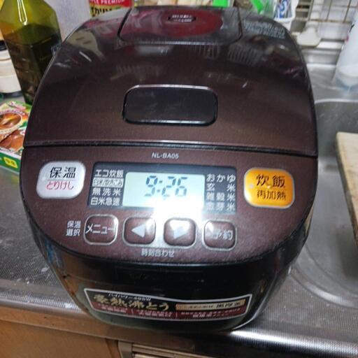 ZOJIRUSHI象印　3合抱き炊飯器　色:ブラウン