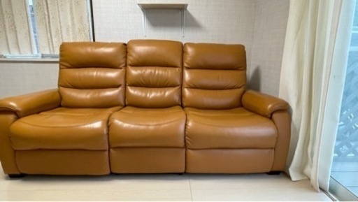 値下げしました。10万円→9万円3人用電動本革テーブル付きリクライニングソファ