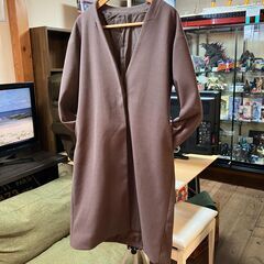 【レディース衣料】ノーカラーコート（エンジっぽいグレー）Sの画像