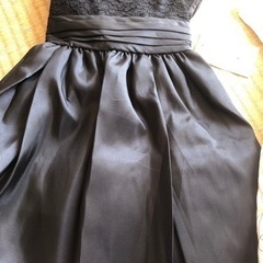 ドレス2着　黒は新品未使用4T,白3Tの画像