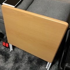折りたたみデスクの画像