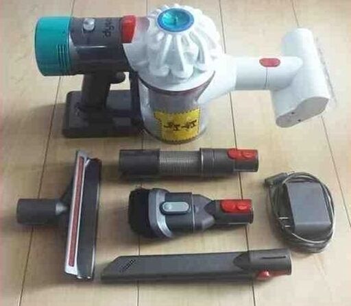 ★お値下げ★中古動作品★可能な限り分解清掃！Dyson 人気のホワイトモデル・V7(HH11)バッテリー切れ★①