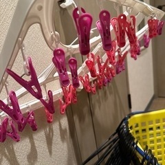 ランドリーカゴ×2 ハンガー×15 ピンチハンガー セットで！の画像