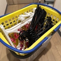 ランドリーカゴ×2 ハンガー×15 ピンチハンガー セットで！の画像