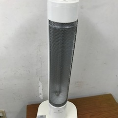 取引場所　南観音　I 2312-427 HITACHI カーボンヒーター　2011年製　HLH-110KE8W 汚れ　キズあり　動作確認済みの画像