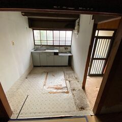 【契約者さん、決まりました！】賃料の相談にのります！（隣の土地付き物件！！）大阪府寝屋川市大成町・駐車場として使える土地付きの事務所＆倉庫としてもあり？な2階建て一軒家！！戸建てに激安で住めるチャンス！ - 寝屋川市