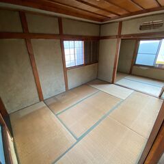 【契約者さん、決まりました！】賃料の相談にのります！（隣の土地付き物件！！）大阪府寝屋川市大成町・駐車場として使える土地付きの事務所＆倉庫としてもあり？な2階建て一軒家！！戸建てに激安で住めるチャンス！ − 大阪府