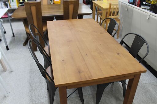 関家具　4人掛けダイニングテーブルセット　　モデルハウスの展示品