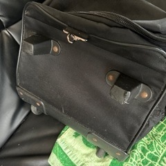 adidasキャリーバックの画像