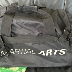 adidasキャリーバックの画像