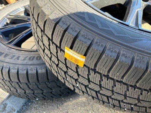 車のパーツ 215/60R17