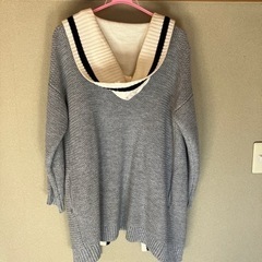 フード付きニットのアウターの画像