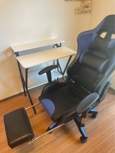 取引中オットマン付きゲーミングチェア　机のセット引き取り限定