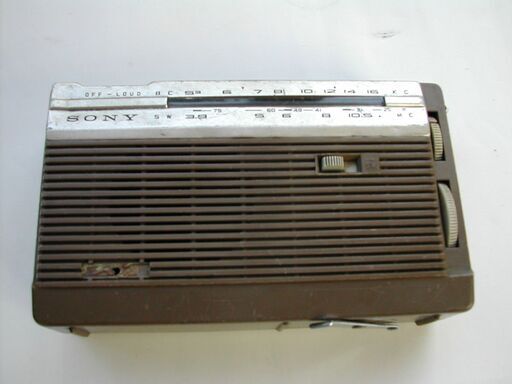 **1500昭和35年（1960年）発売 ソニー SONY　7石 トランジスタ―ラジオ TR-716 中波/短波2バンド