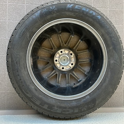 スタットレス中古　215／60R 16（ホイールナット.カバー付)