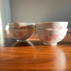 飯碗４個セット　陶器（白、花柄）の画像