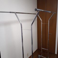 パイプハンガーラック　室内物干しの画像