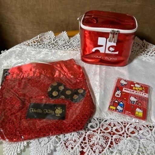 ハローキティ　新品ポーチセット　クレージュ赤