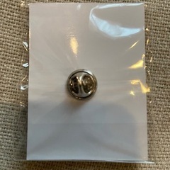 赤い羽根共同募金　記念章　未使用の画像