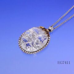 天然ロッククリスタルペンダントトップ 750(海外表記でK18ゴ...